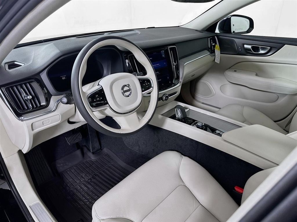 2024 Volvo S60 Plus - Photo 10
