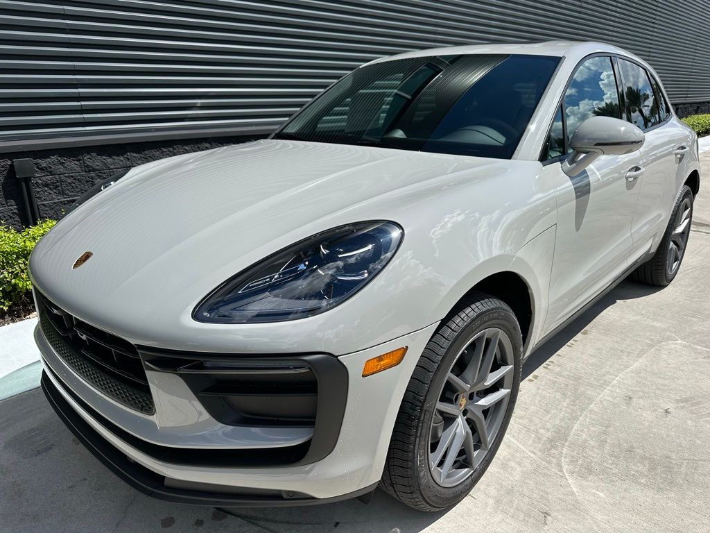 Thumbnail: 2026 Porsche Macan - 6