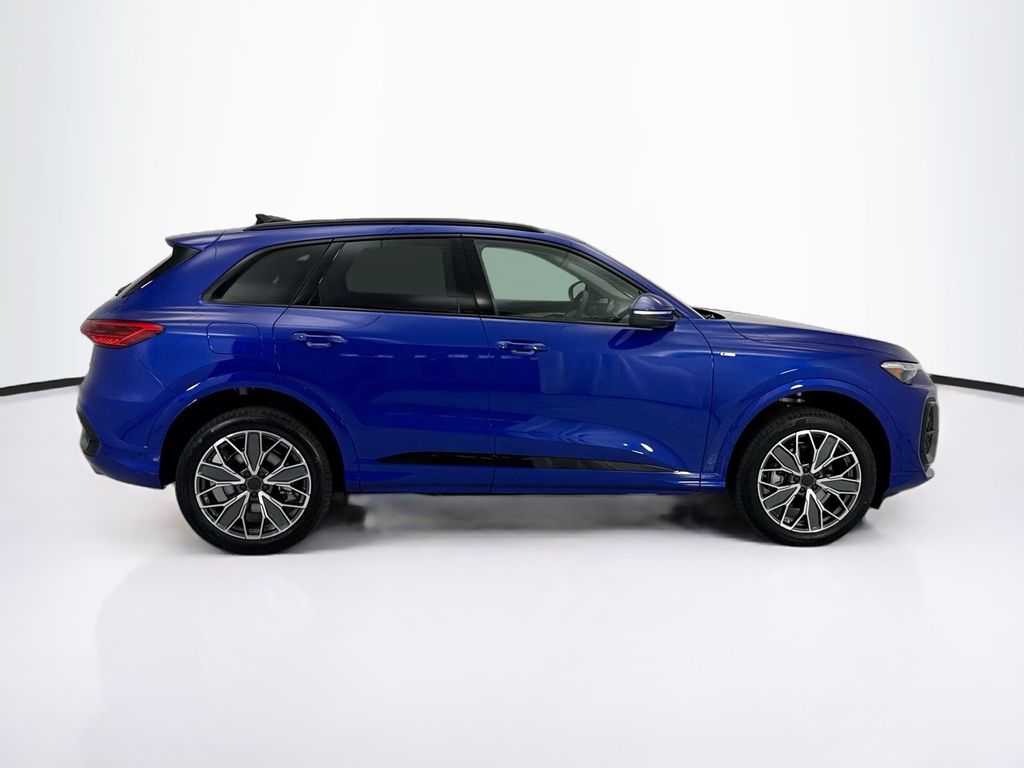 Thumbnail: 2026 Audi Q5 - 4