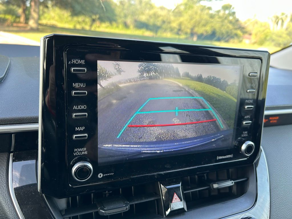 2021 Toyota Corolla LE 24