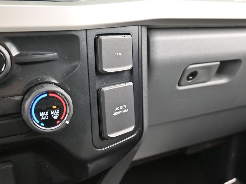 Used 2025 Oxford White Ford XLT image 25