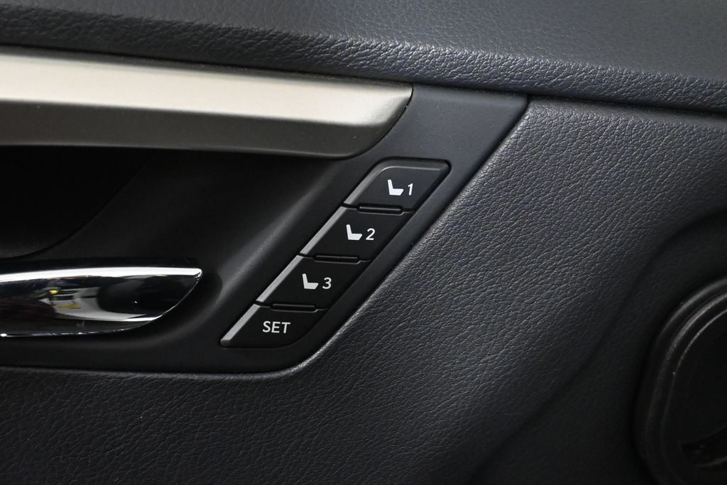 Thumbnail: 2021 Lexus RX - 31