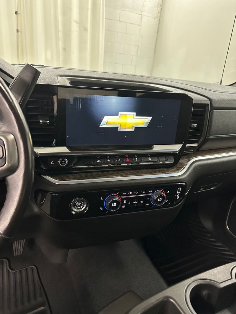 used 2022 Chevrolet Silverado 1500 car, priced at $30,985
