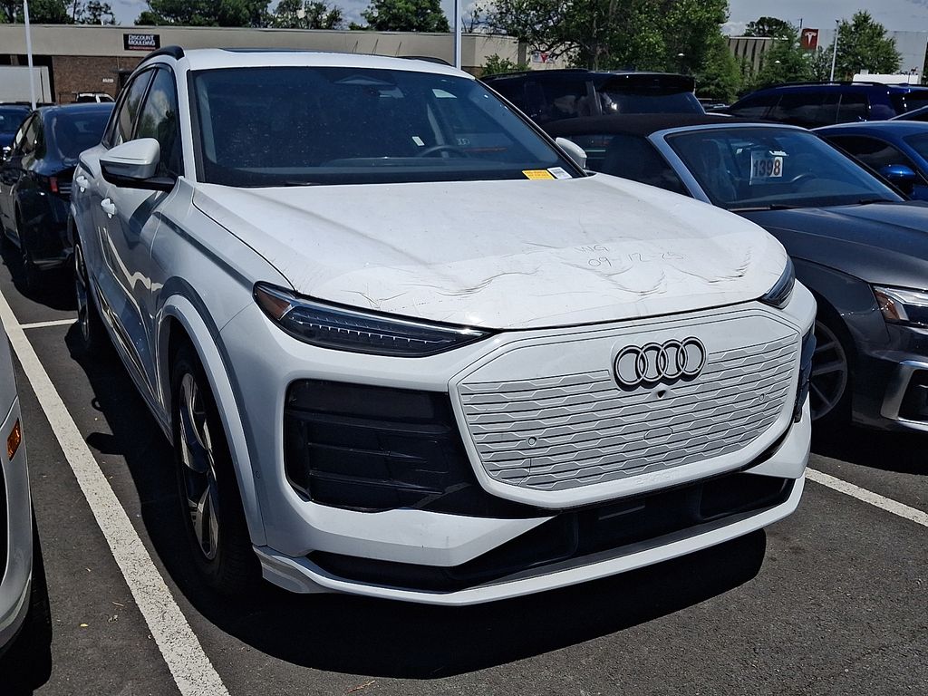 Thumbnail: 2025 Audi Q6 e-tron - 3