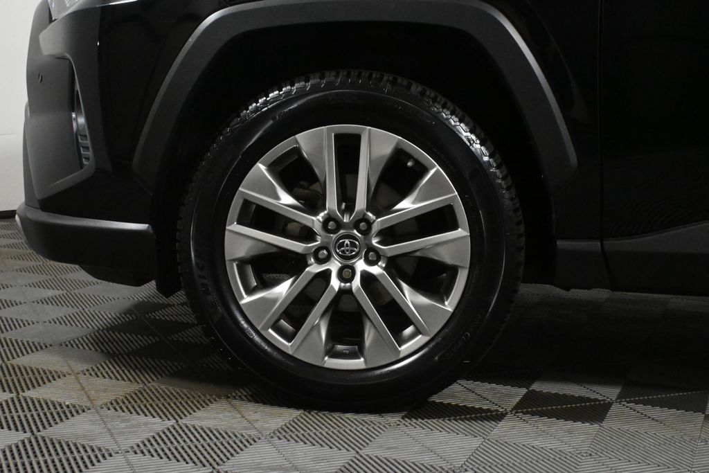 Thumbnail: 2019 Toyota RAV4 - 13