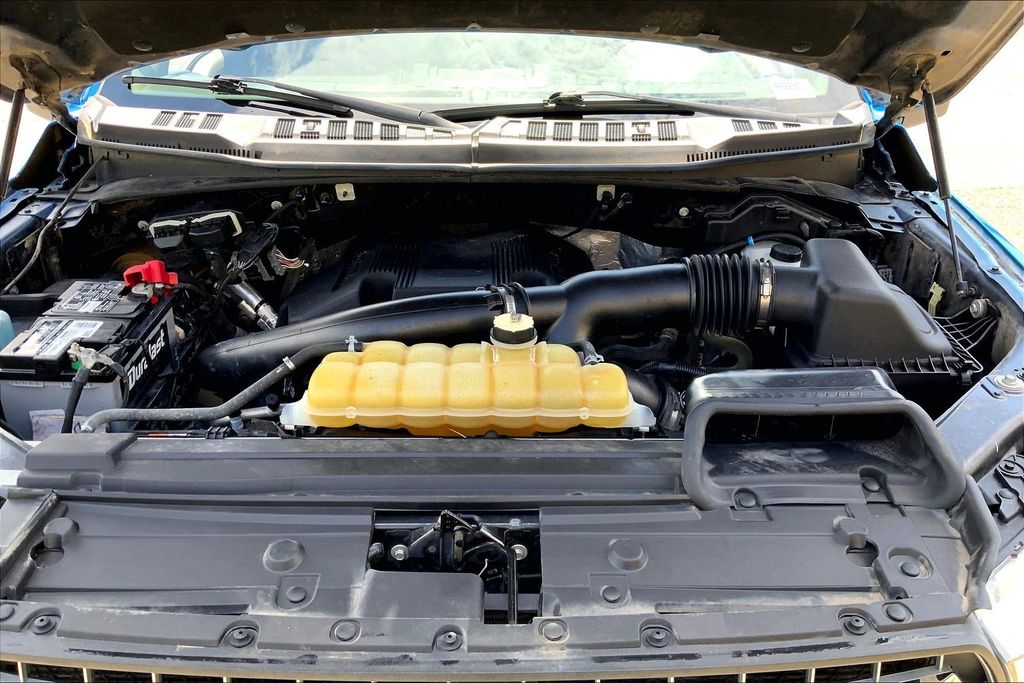 Used 2019 Blue Ford XLT image 9