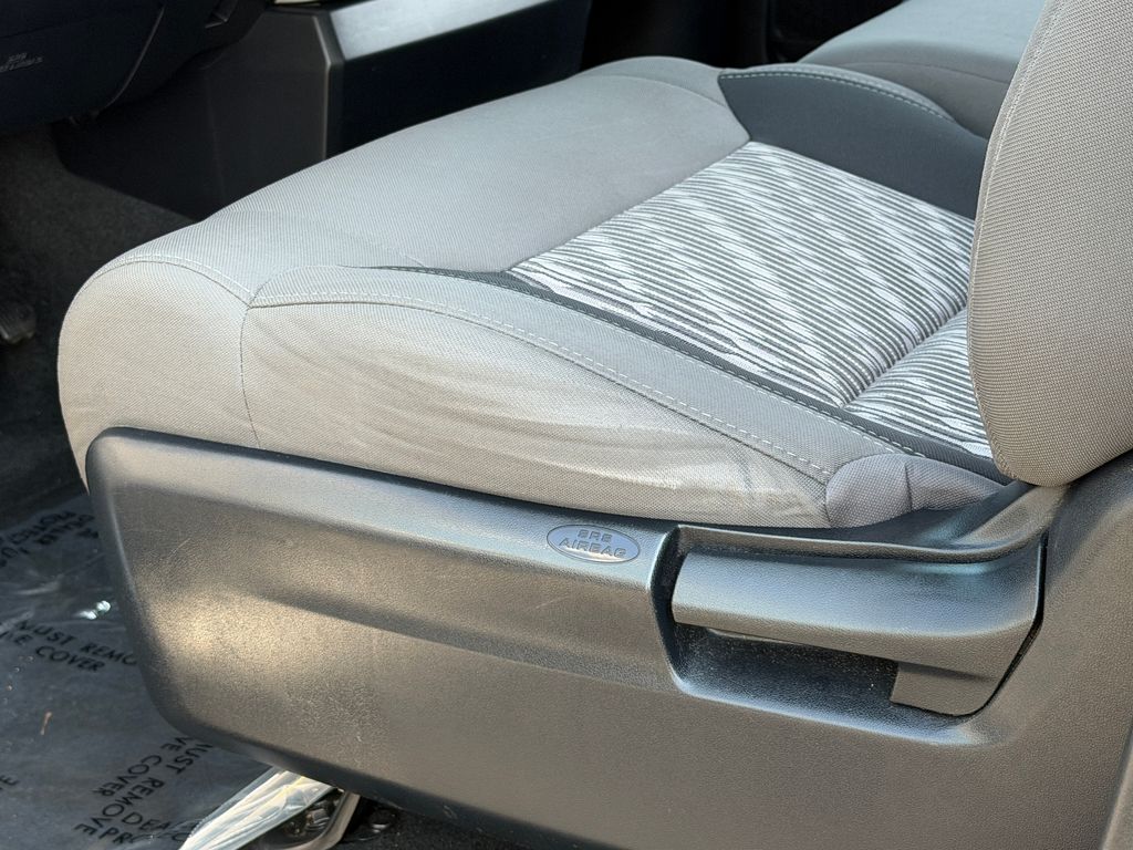 Thumbnail: 2019 Toyota Tundra - 15