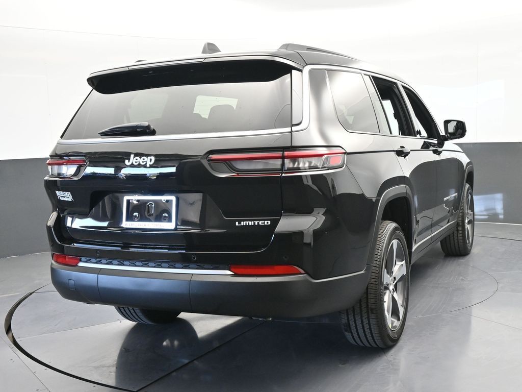 New 2026 Diamond Black Crystal Pearlcoat Jeep Limited image 5