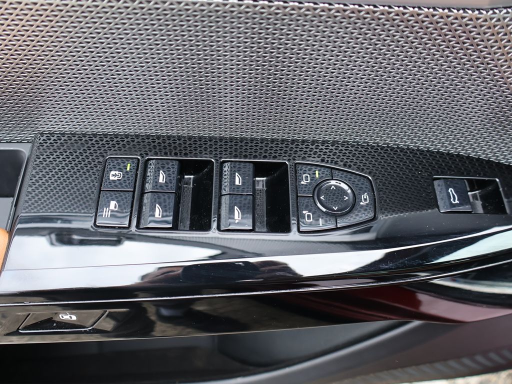 Used 2023 Red BMW 740i image 42
