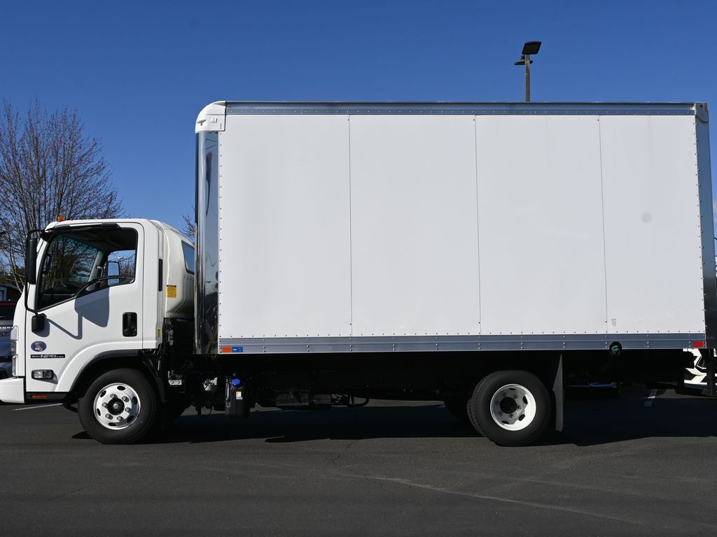 2024 Isuzu NPR HD 