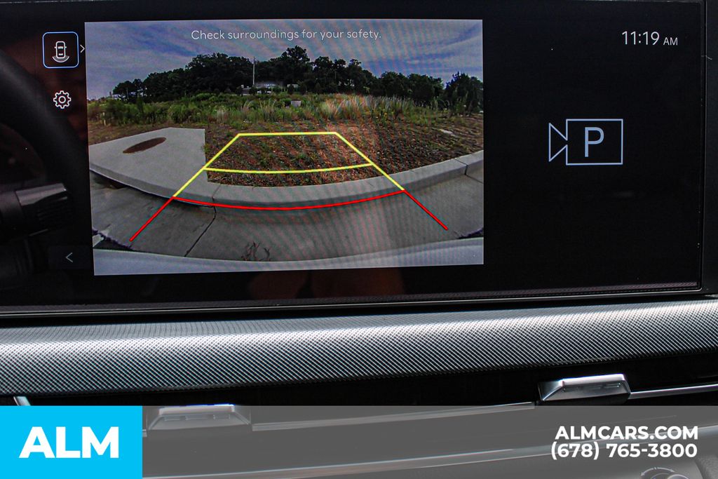 Used 2025 White Hyundai SEL image 28