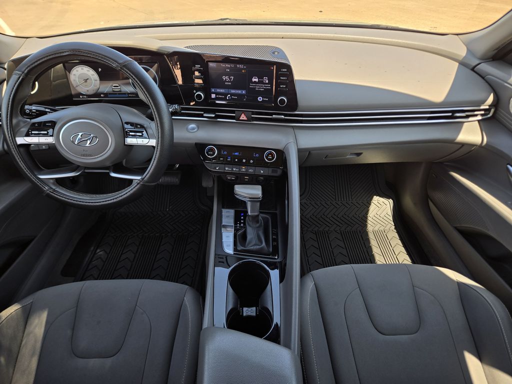 2022 Hyundai Elantra SEL - 9