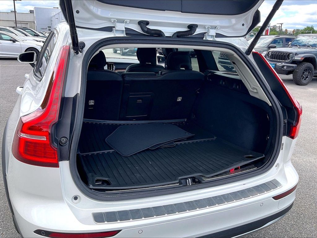 2025 Volvo V60 Cross Country — photo 34