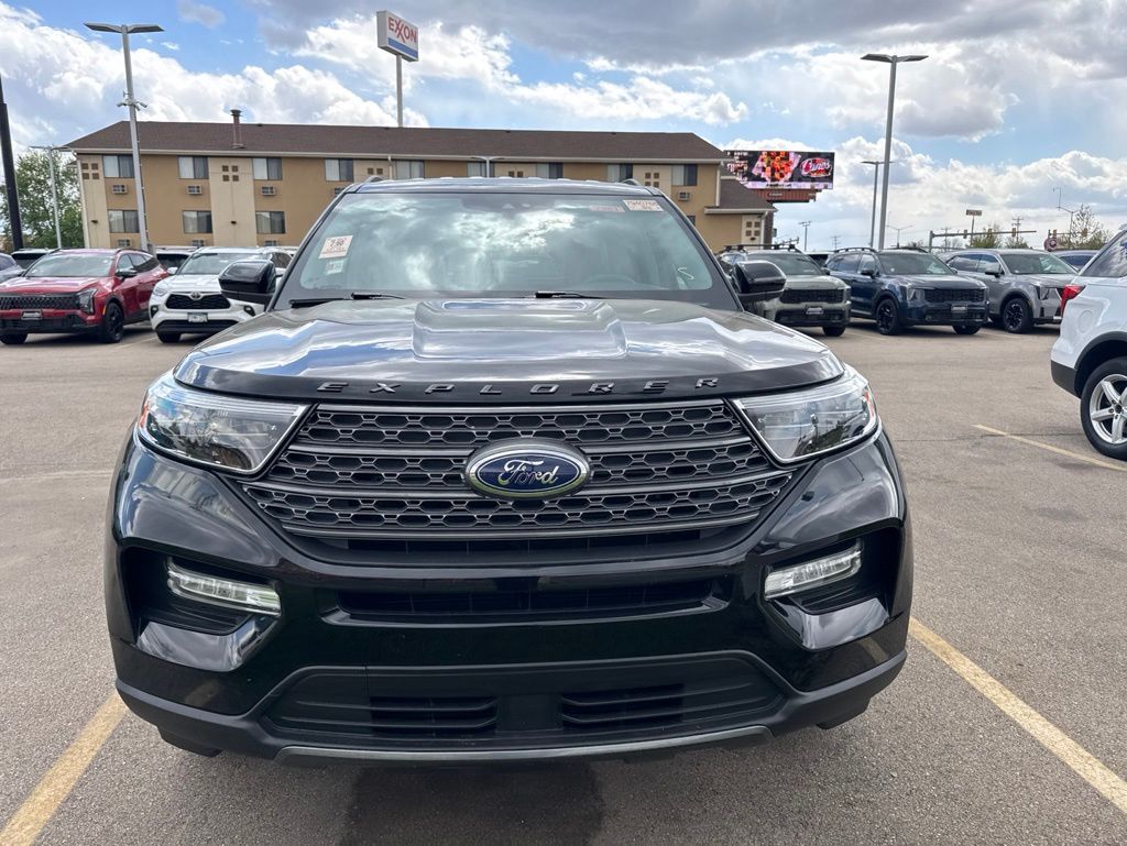 Black Metallic 2024 Ford Explorer XLT AWD SUV / Crossover All-Wheel Drive Automatic