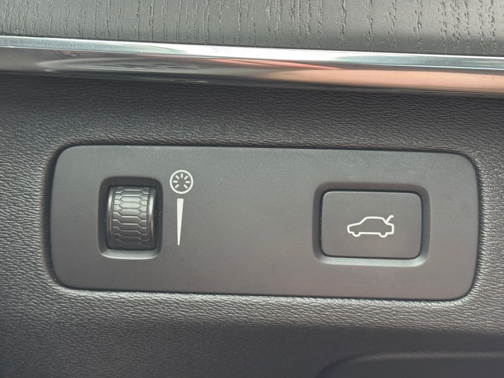 2020 Volvo XC90 T6 Momentum Black at Subaru and VW of Moon Township
