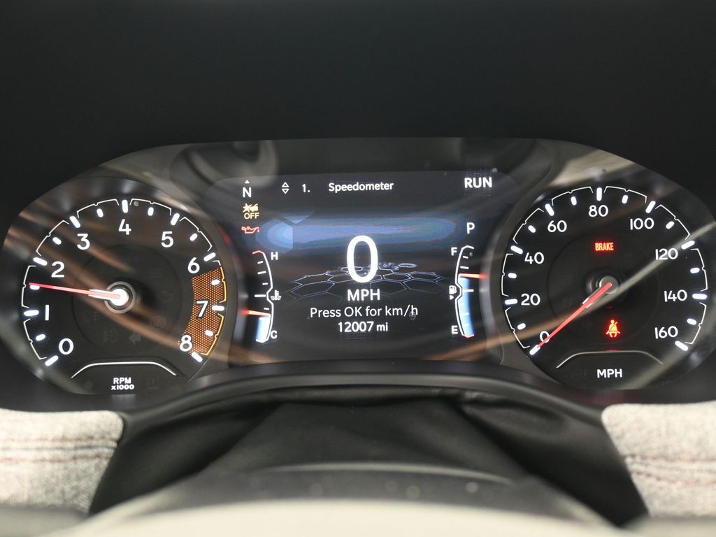 Used 2024 Diamond Black Crystal Pearlcoat Jeep Latitude Lux image 23