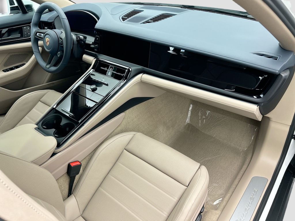Thumbnail: 2026 Porsche Panamera - 20