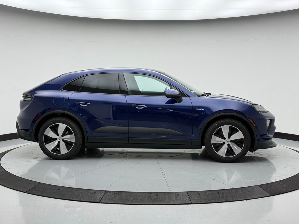 Thumbnail: 2025 Porsche Macan - 10