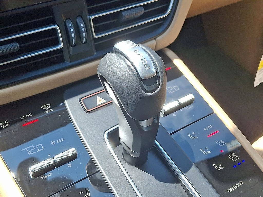 Thumbnail: 2025 Porsche Macan - 18