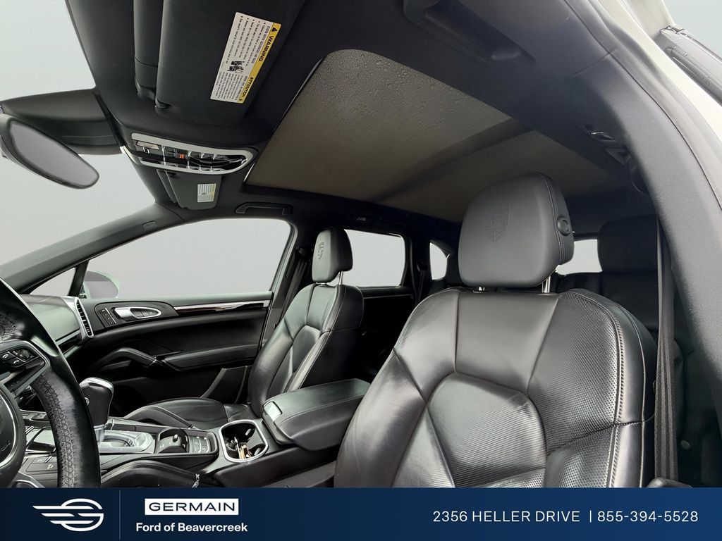 Used 2017 White Porsche Base image 21