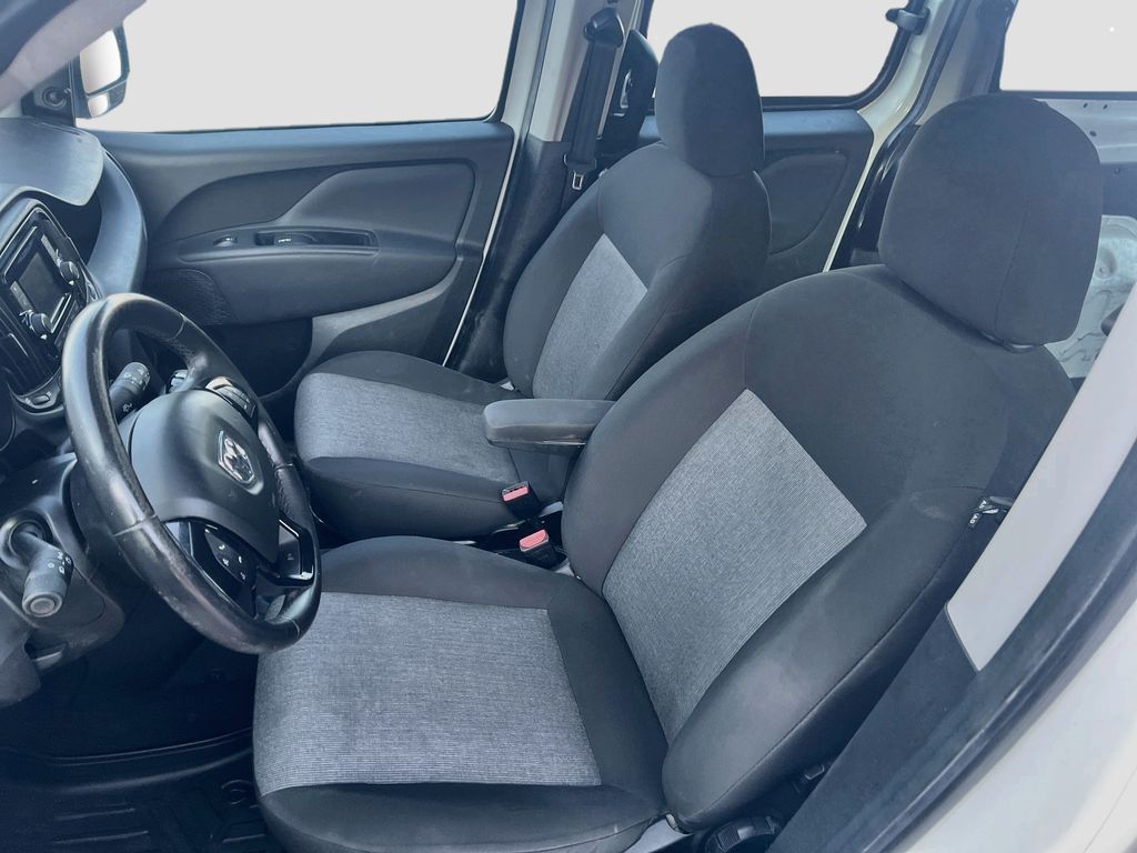 Used 2022 White Ram Base image 18
