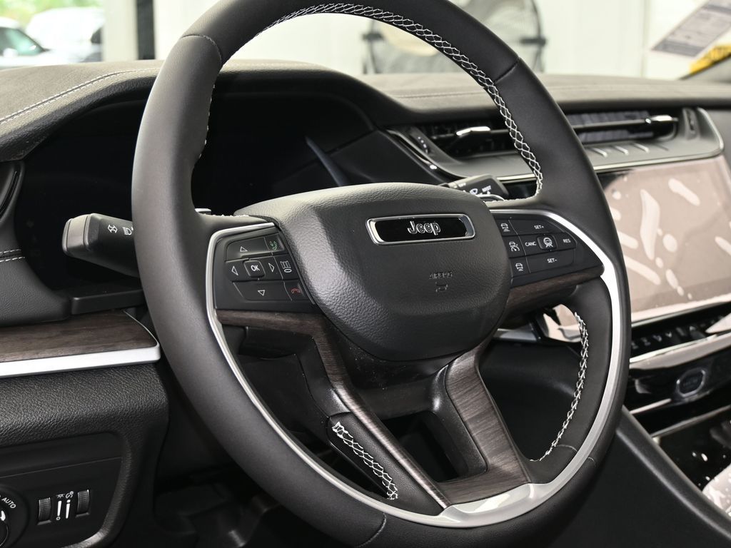 New 2026 Silver Zynith Jeep Laredo image 13