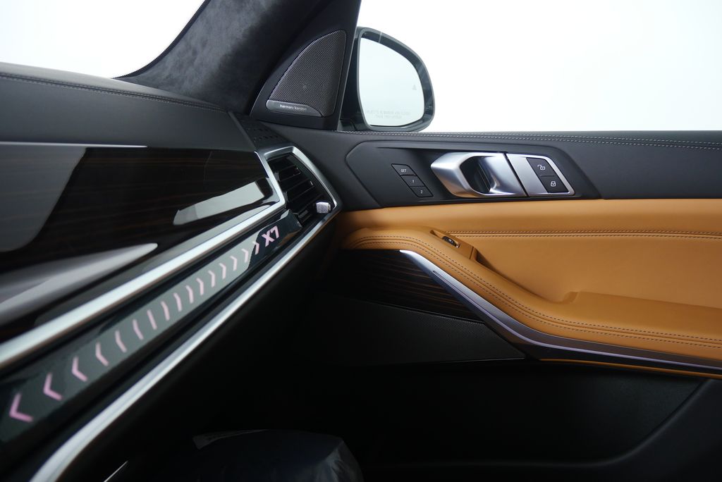 Thumbnail: 2026 BMW X7 - 27
