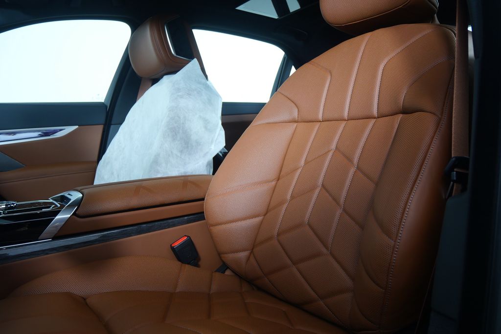 Thumbnail: 2026 BMW 7 Series - 11