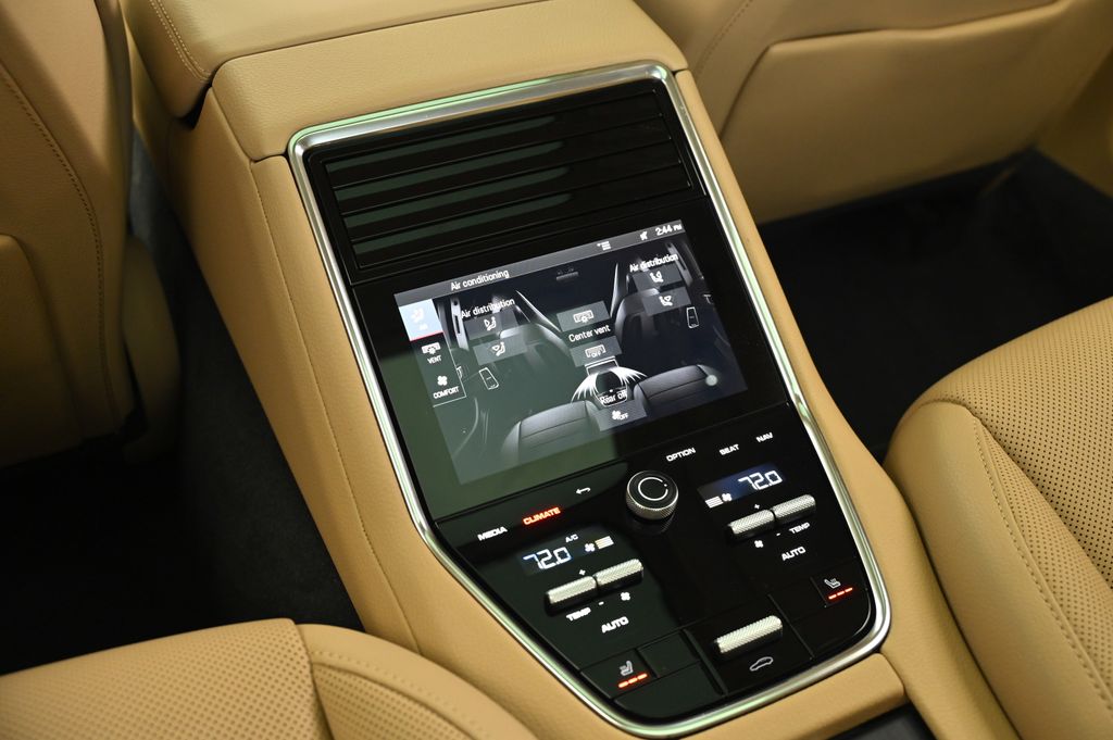 2022 Porsche Panamera Platinum 24
