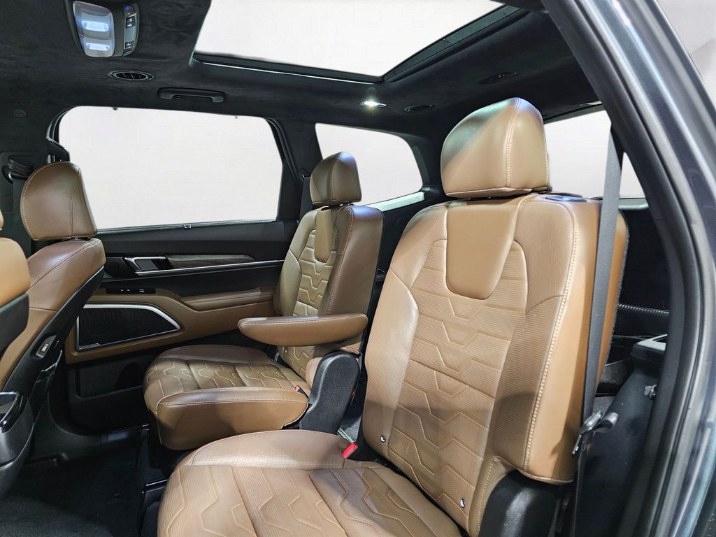 Used 2022 Gray Kia SX image 4