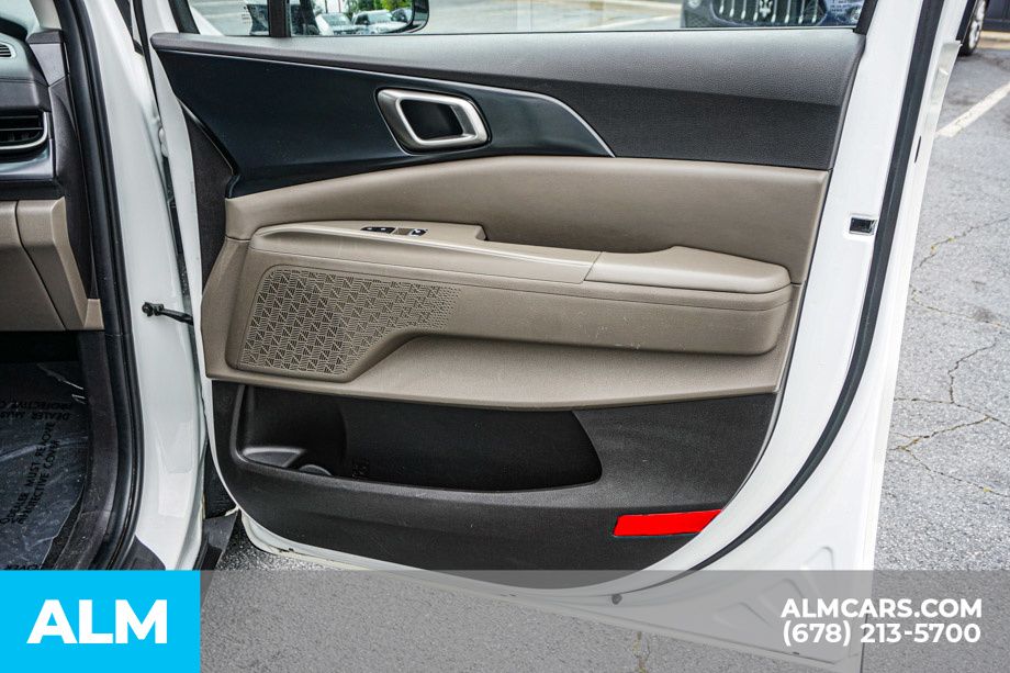 Used 2025 White Kia LXS image 56