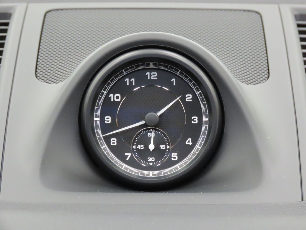 Thumbnail: 2026 Porsche Macan - 23