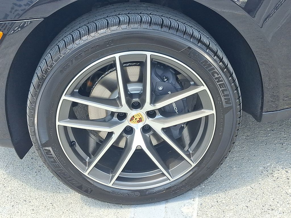 Thumbnail: 2026 Porsche Macan - 10