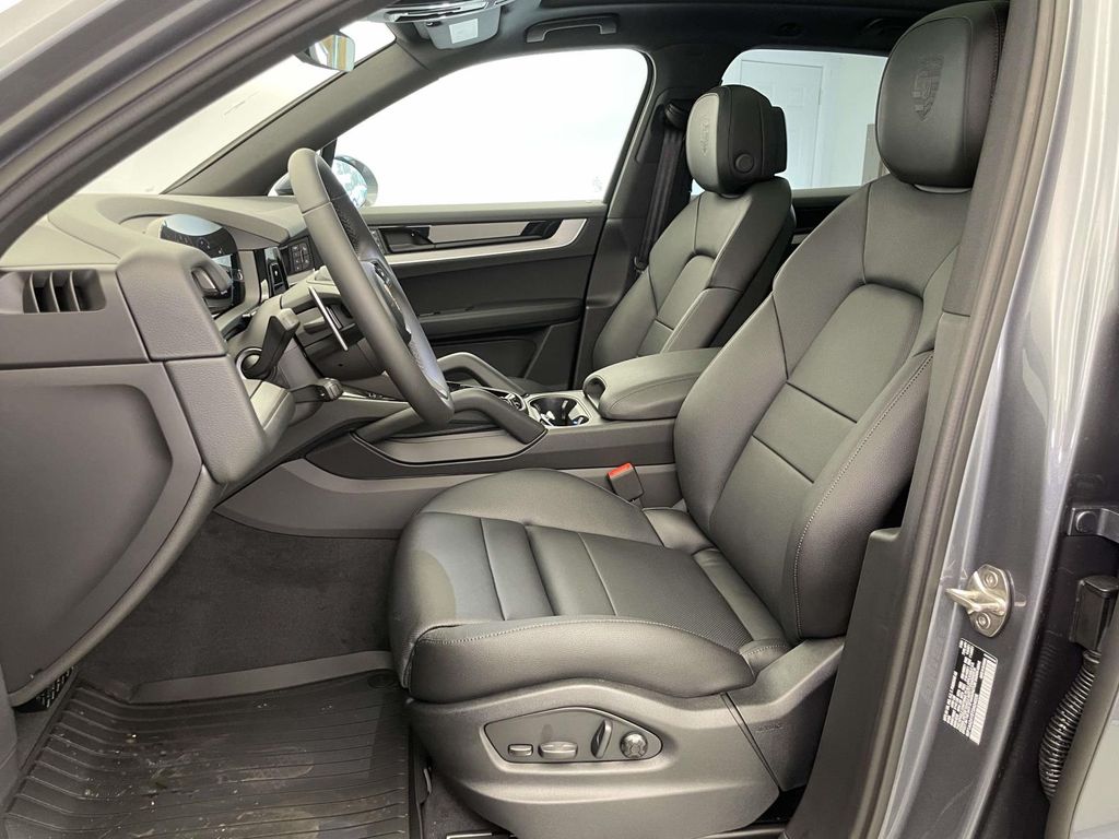 2026 Porsche Cayenne Base - 4