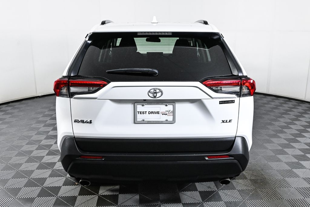 2022 Toyota RAV4 XLE 5