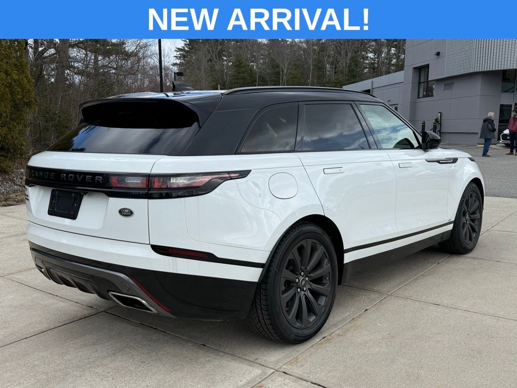 Used 2019 White Land Rover SE R-Dynamic image 11