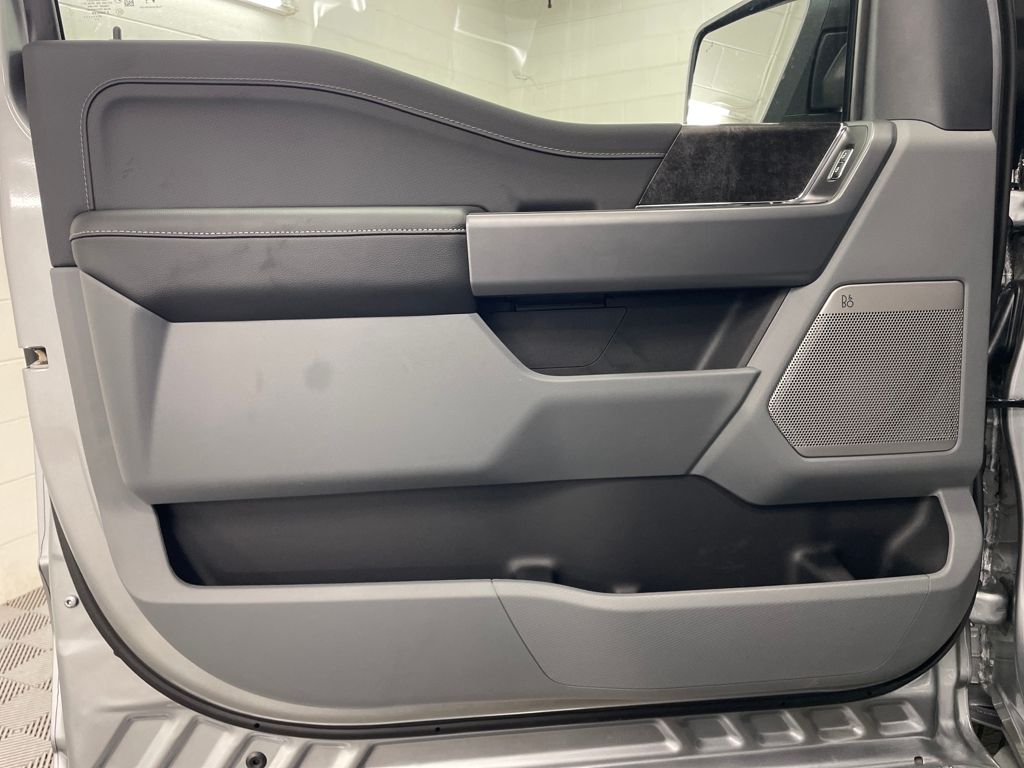 2025 Ford F-150 Lightning photo 8