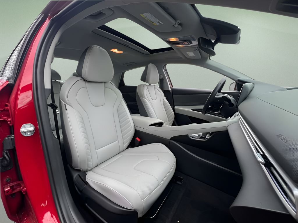 Used 2025 Hyundai Elantra Sedan