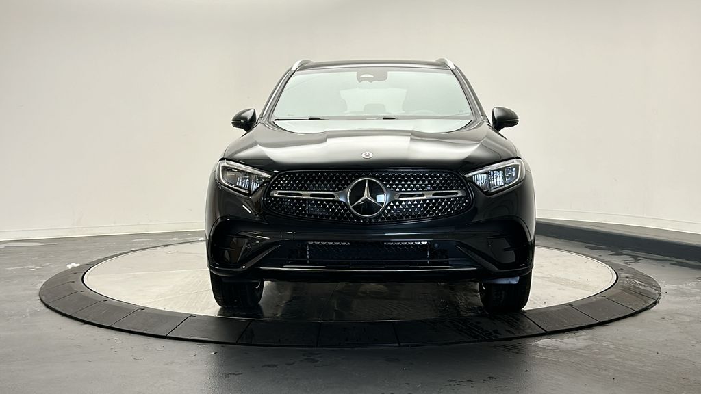 2025 Mercedes-Benz GLC 300 2