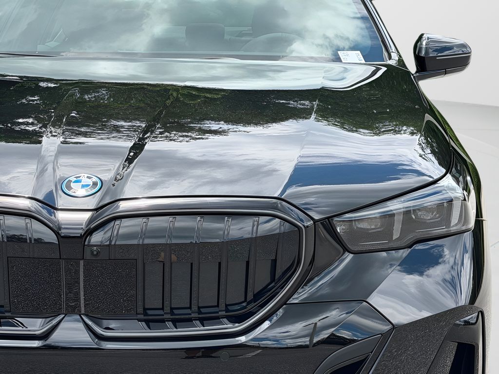 New 2027 Black BMW 550e xDrive image 26