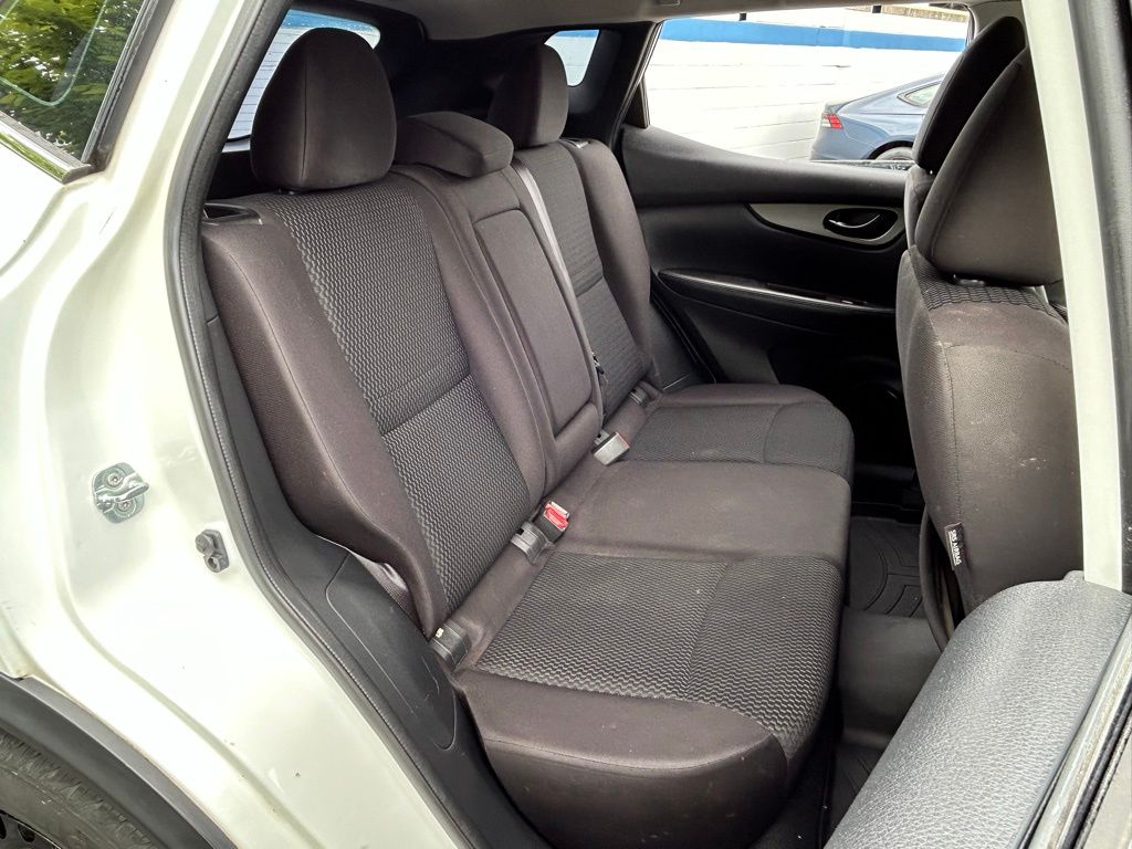 2017 Nissan Rogue Sport S 21
