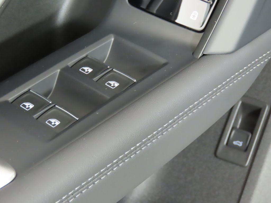 Thumbnail: 2025 Audi Q5 - 30