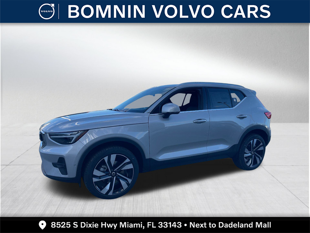 2024 Volvo XC40 B5 Plus Bright Theme photo