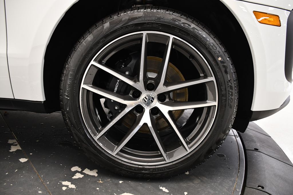 Thumbnail: 2025 Porsche Macan - 15