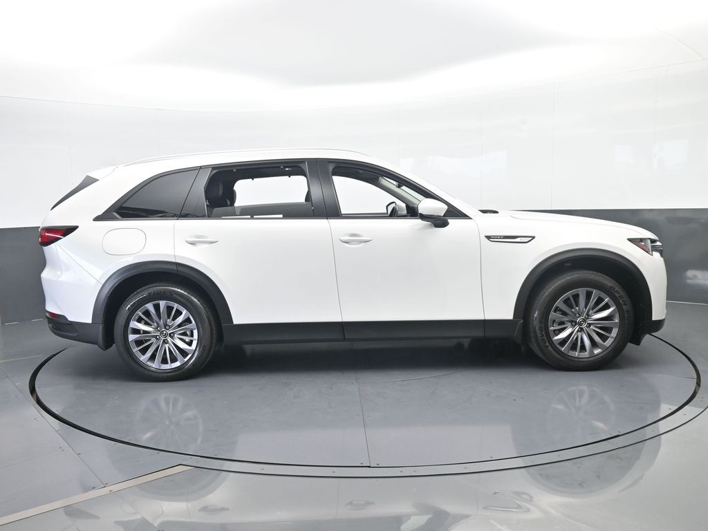 Used 2025 Rhodium White Premium Mazda Preferred image 7
