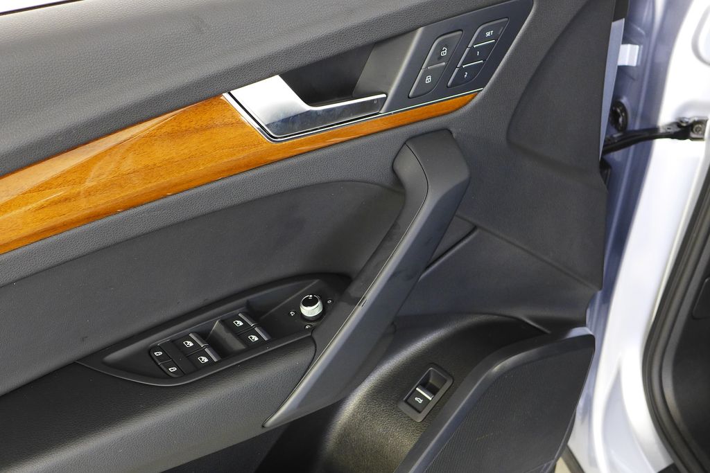 Thumbnail: 2023 Audi Q5 - 12
