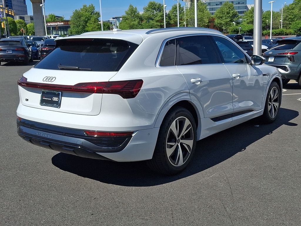 Thumbnail: 2024 Audi Q8 e-tron - 4
