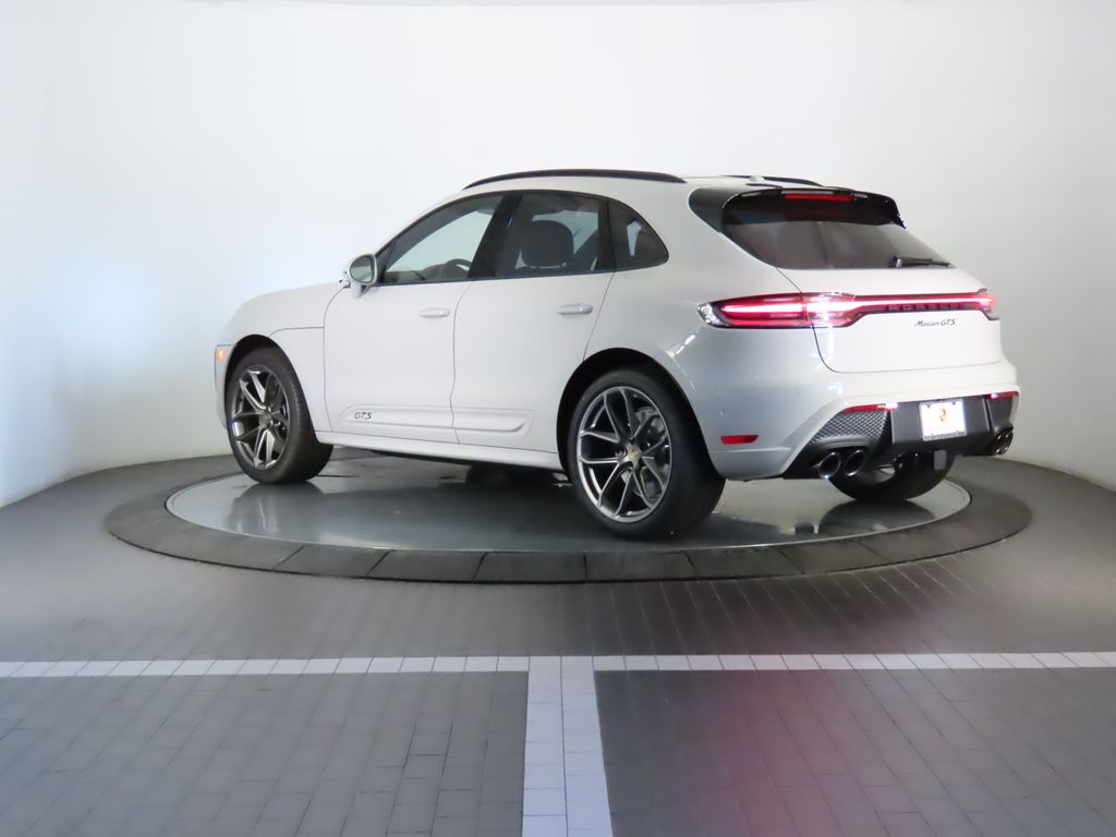 Thumbnail: 2025 Porsche Macan - 3