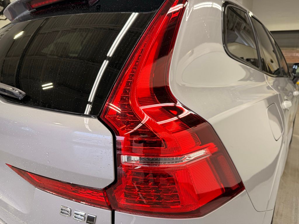 Thumbnail: 2025 Volvo XC60 - 5