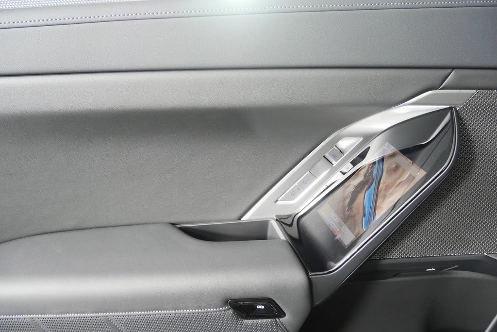 Thumbnail: 2023 BMW i7 - 13